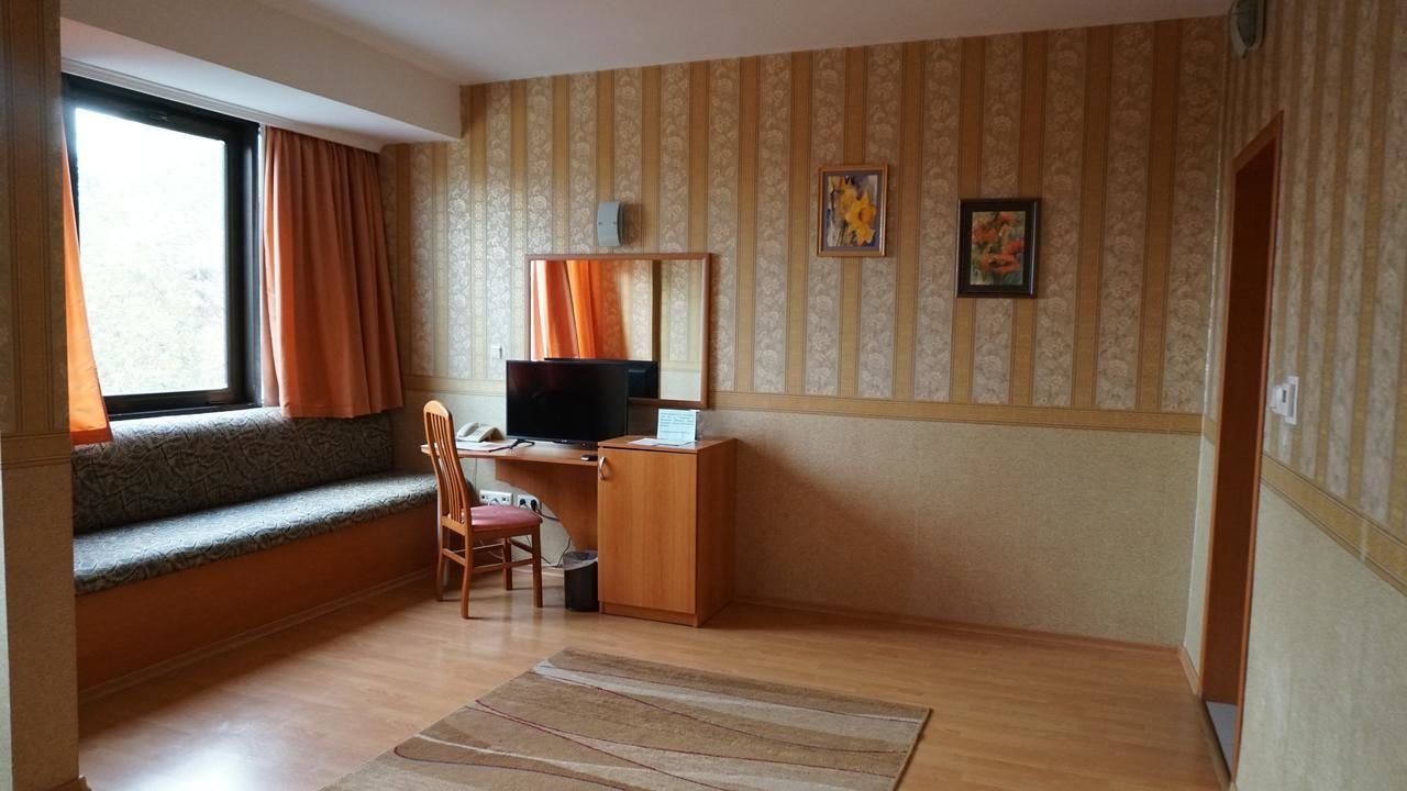 Отель Hotel Dobrudja Добрич-10