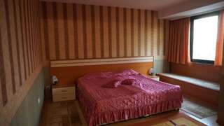 Отель Hotel Dobrudja Добрич Двухместный номер с 1 кроватью или 2 отдельными кроватями-15