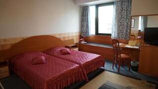 Отель Hotel Dobrudja Добрич Двухместный номер с 1 кроватью или 2 отдельными кроватями-18
